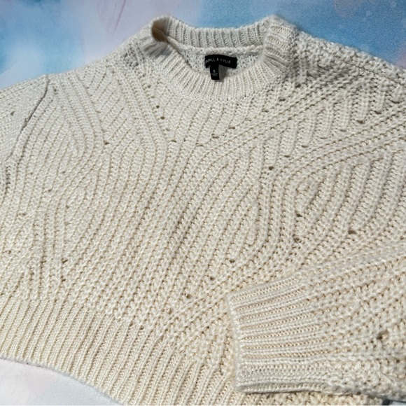 Kendall & Kylie Cropped Ivory Sweater in Size Small - Picture 9 of 9